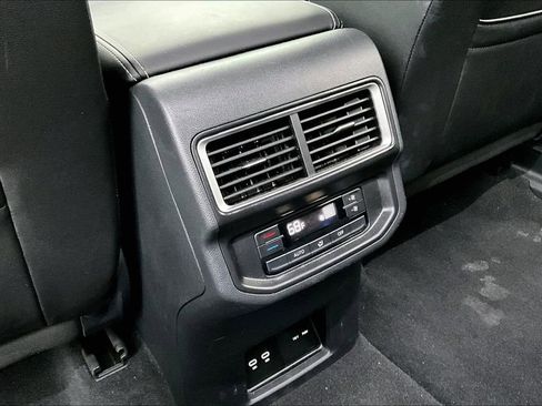 Used 2025 Volkswagen Atlas SE FWD image 29