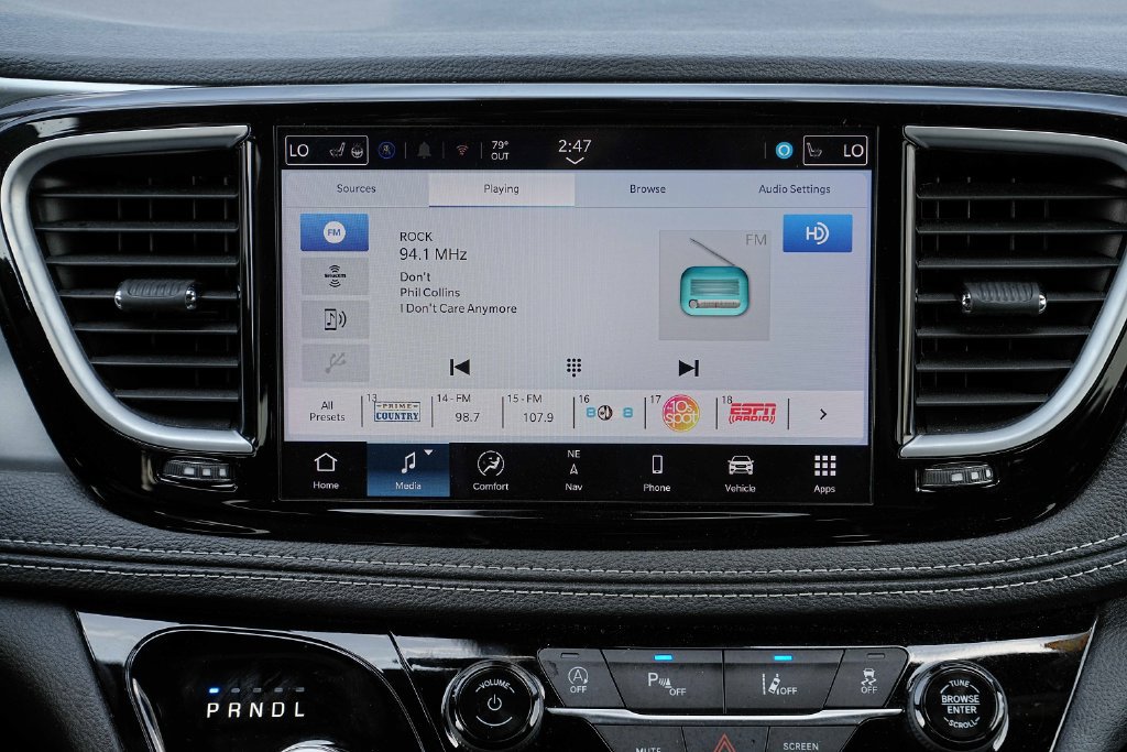 Used 2025 Chrysler Pacifica Limited FWD image 31