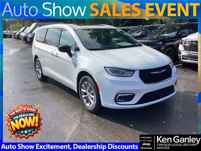 New 2026 Chrysler Pacifica Select