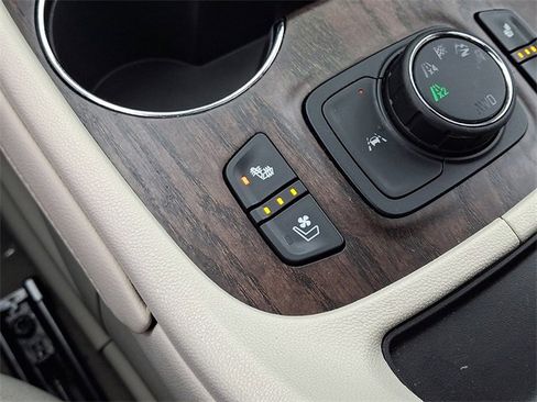 Used 2021 GMC Acadia Denali image 25