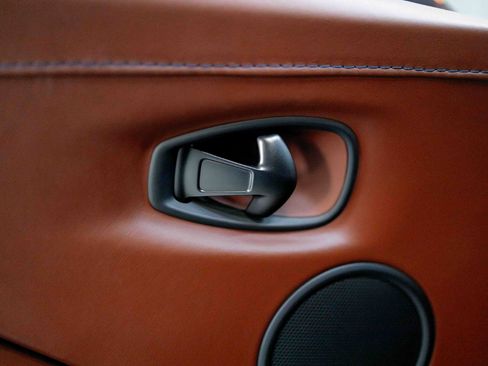 Used 2020 Aston Martin V8 Vantage Coupe image 37