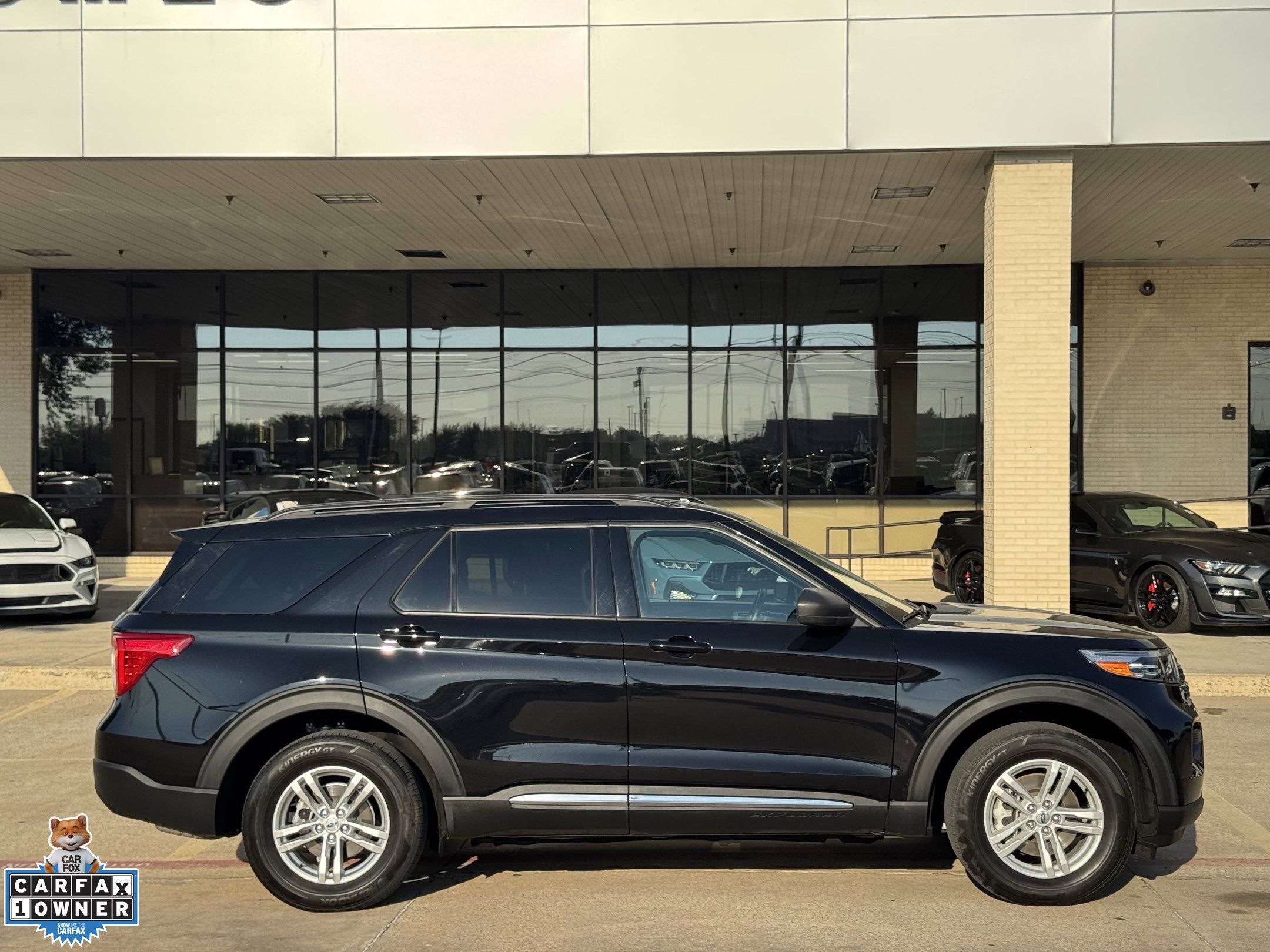 Used 2023 Ford Explorer XLT AWD/4WD image 3