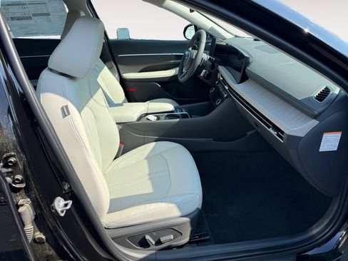 New 2025 Hyundai Sonata Limited image 19