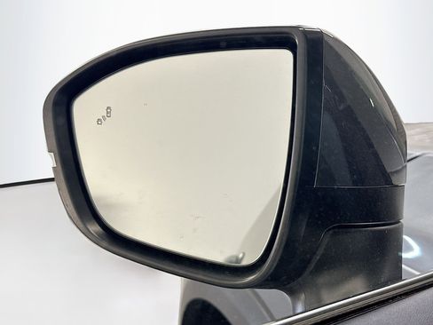 Used 2023 Nissan Pathfinder SV AWD/4WD image 16
