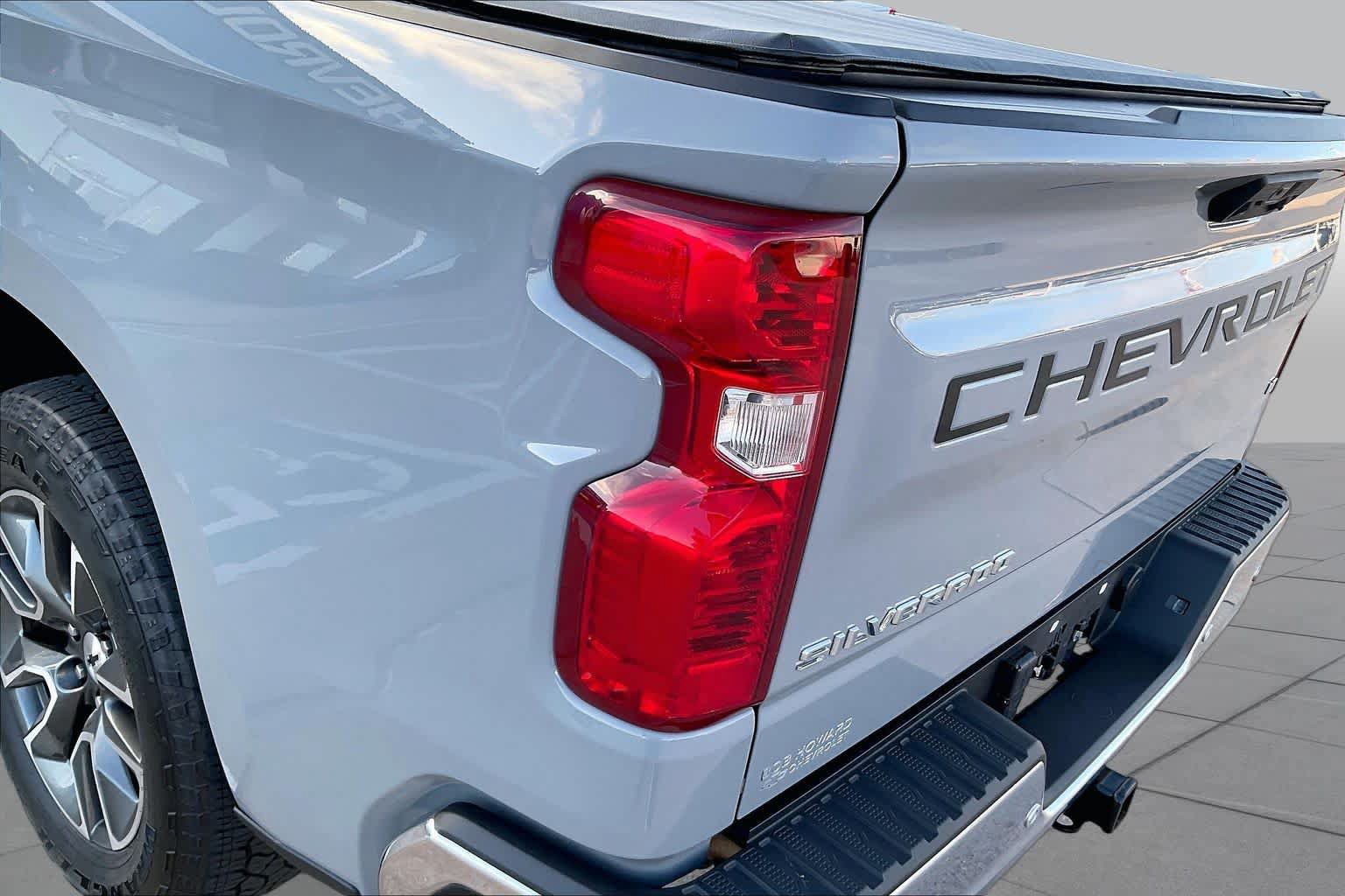 Used 2024 Chevrolet Silverado 1500 LT w/ Z71 Off-Road Package AWD/4WD image 27