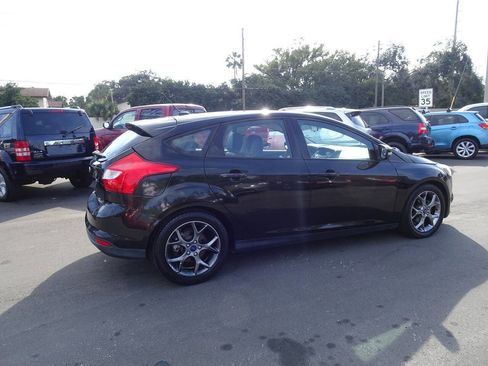 Used 2014 Ford Focus SE w/ Equipment Group 201A image 3