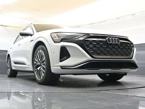 Used 2024 Audi Q8 e-tron Prestige AWD/4WD image 35