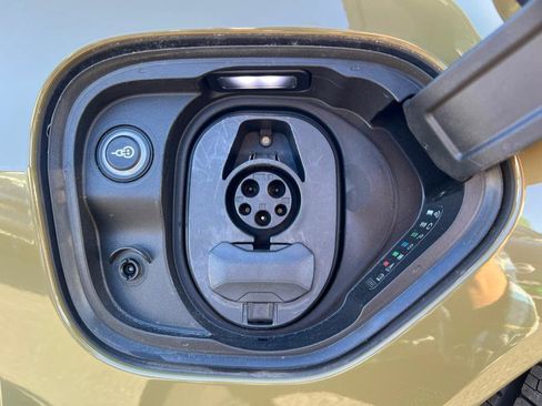 Used 2023 Audi RS e-tron GT w/ Carbon Performance Package image 65