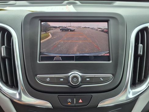 Used 2022 Chevrolet Equinox LS w/ LS Convenience Package image 11