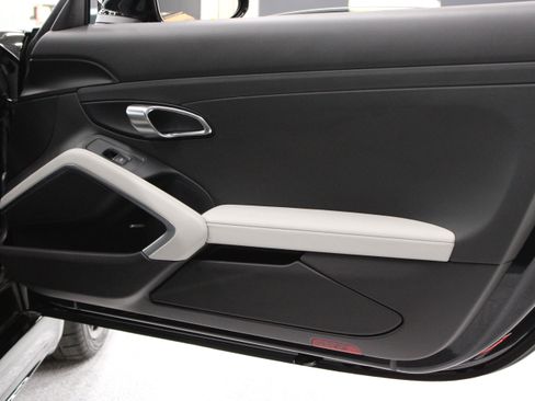 Used 2025 Porsche 718 Cayman S w/ Sportdesign Package RWD image 29