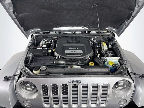 Used 2016 Jeep Wrangler Sahara AWD/4WD image 26