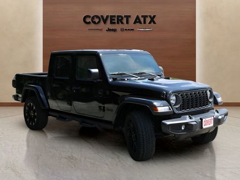 Used 2024 Jeep Gladiator Sport AWD/4WD image 7
