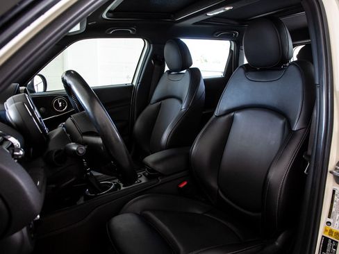 Used 2017 MINI Cooper Clubman image 14