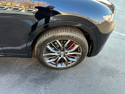 Used 2018 Maserati Levante image 11