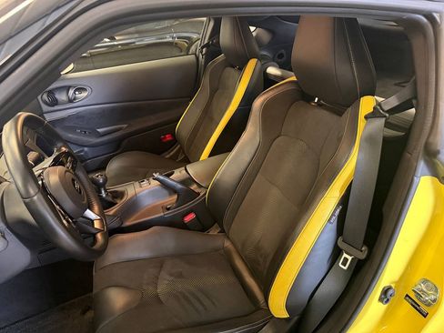 Used 2023 Nissan Z w/ Floor Mat Package (L93) RWD image 10