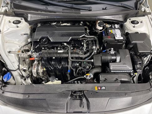Used 2021 Hyundai Elantra SE FWD image 9