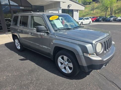 Used 2014 Jeep Patriot Latitude FWD image 3