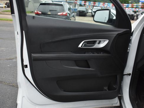 Used 2016 Chevrolet Equinox LTZ w/ Enhanced Convenience Package FWD image 11