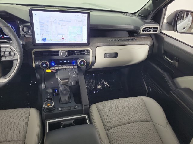 Used 2025 Toyota Tacoma Limited AWD/4WD image 17
