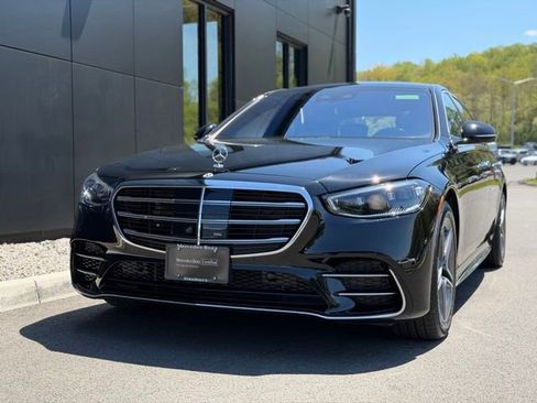 Used 2024 Mercedes-Benz S 580 4MATIC Sedan image 3
