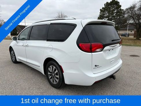 Used 2020 Chrysler Pacifica Touring-L Plus image 4