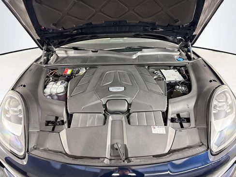 Used 2021 Porsche Cayenne S image 38