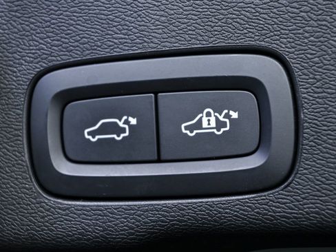 Certified 2025 Volvo XC60 T8 Ultra w/ Protection Package Premier image 33