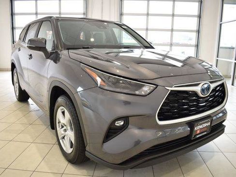 Certified 2024 Toyota Highlander LE image 1