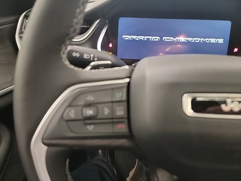 New 2025 Jeep Grand Cherokee L Limited w/ Luxury Tech Group II image 15