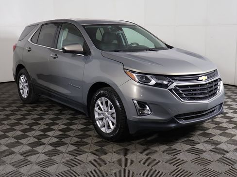 Used 2019 Chevrolet Equinox LT image 2