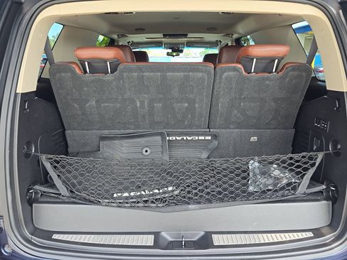Used 2019 Cadillac Escalade Luxury RWD image 17
