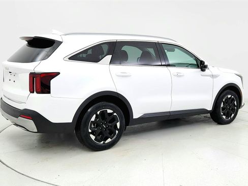 Used 2024 Kia Sorento S FWD image 5
