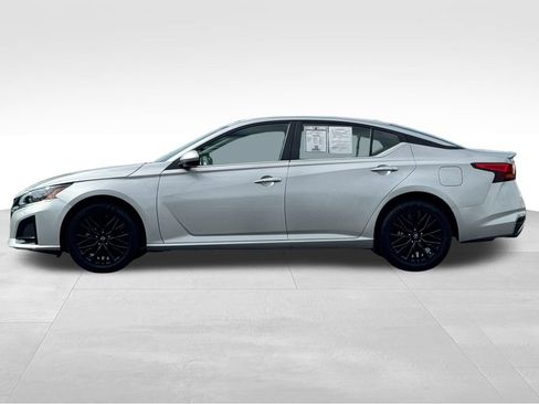 Used 2025 Nissan Altima 2.5 SV w/ SV Special Edition Package AWD/4WD image 4