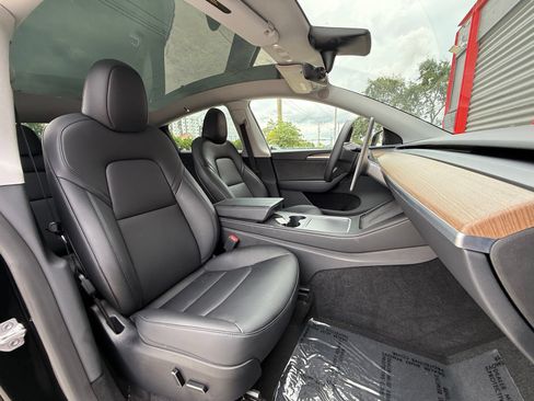 Used 2023 Tesla Model Y AWD image 22
