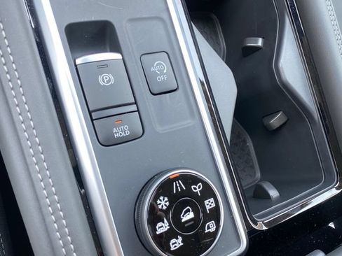 New 2026 Nissan Pathfinder Platinum AWD/4WD image 19