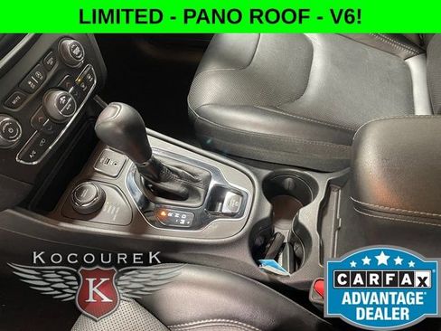 Used 2022 Jeep Cherokee Limited w/ Mopar Interior Package AWD/4WD image 17