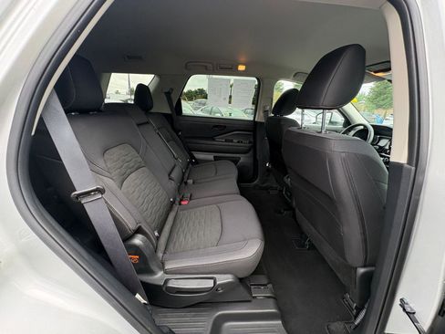 Used 2025 Nissan Pathfinder SV AWD/4WD image 28