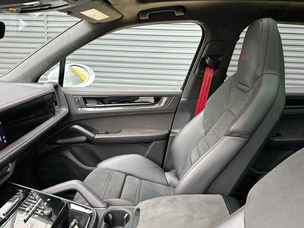 Certified 2025 Porsche Cayenne GTS AWD/4WD image 26
