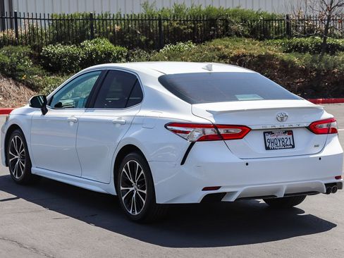 Used 2020 Toyota Camry SE FWD image 5