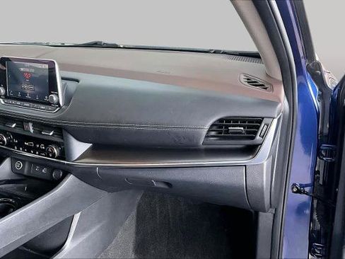 Certified 2023 Nissan Rogue SV FWD image 18