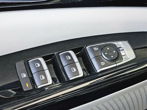 Used 2024 Kia Carnival EX image 21