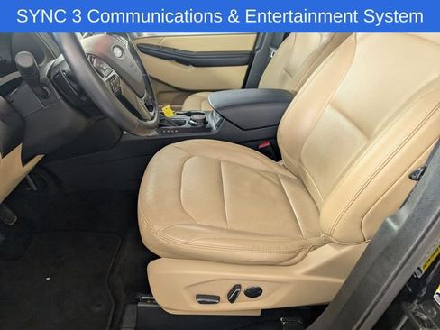 Used 2017 Ford Explorer XLT w/ Equipment Group 202A AWD/4WD image 14