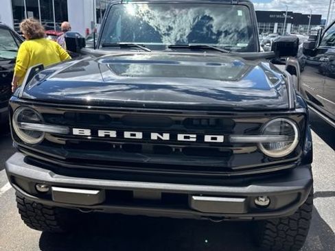 Used 2024 Ford Bronco Outer Banks AWD/4WD image 2
