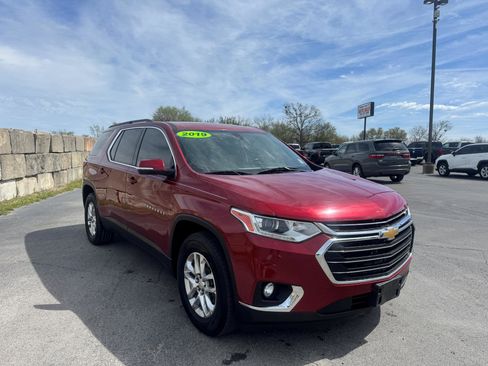 Used 2019 Chevrolet Traverse LT image 1