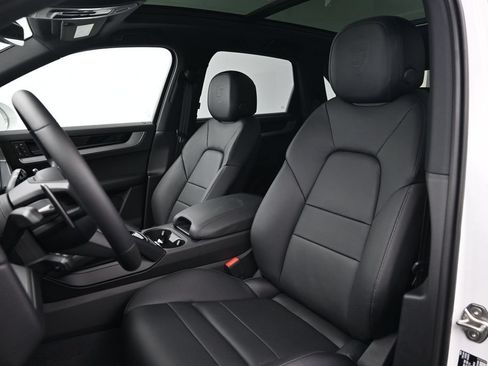 Used 2026 Porsche Cayenne AWD/4WD image 5