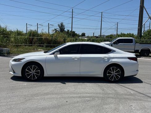 Used 2023 Lexus ES 350 w/ Premium Package FWD image 3