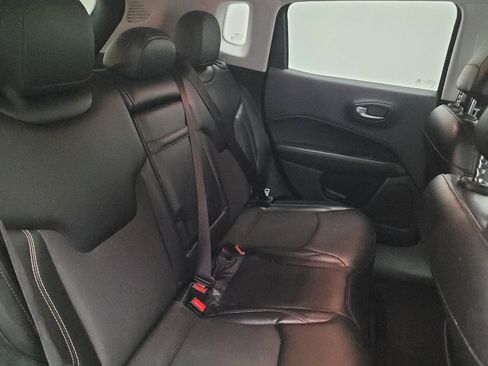 Used 2018 Jeep Compass Latitude FWD image 19