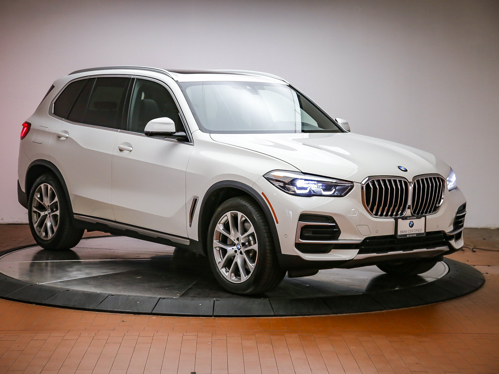 Used 2022 BMW X5 xDrive40i w/ Parking Assistance Package AWD/4WD image 6