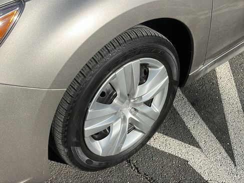 Used 2016 Subaru Legacy 2.5i image 9