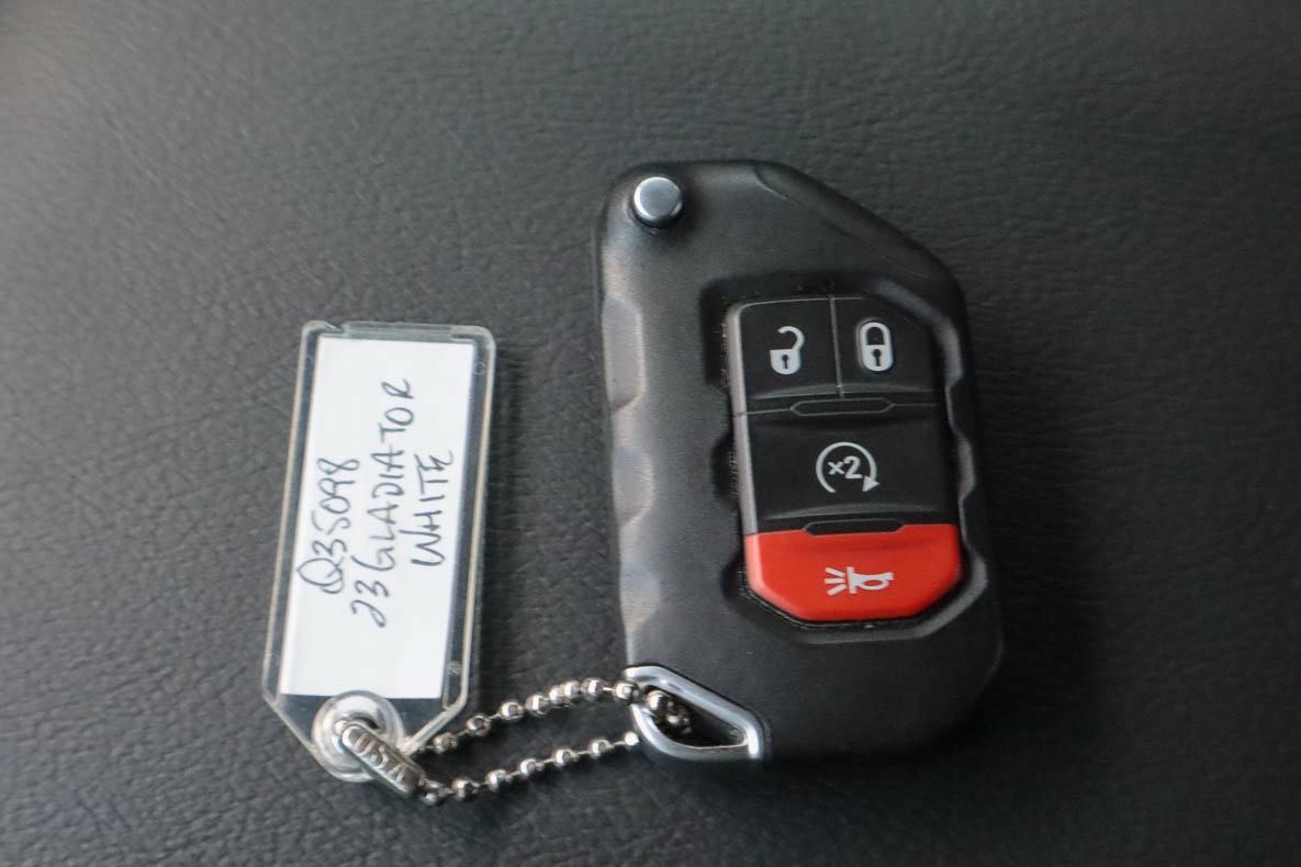Used 2023 Jeep Gladiator Rubicon AWD/4WD image 39